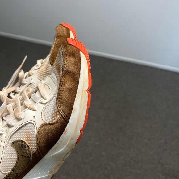 Woman’s Nike Shoes 8.5 - Picture 5 of 8